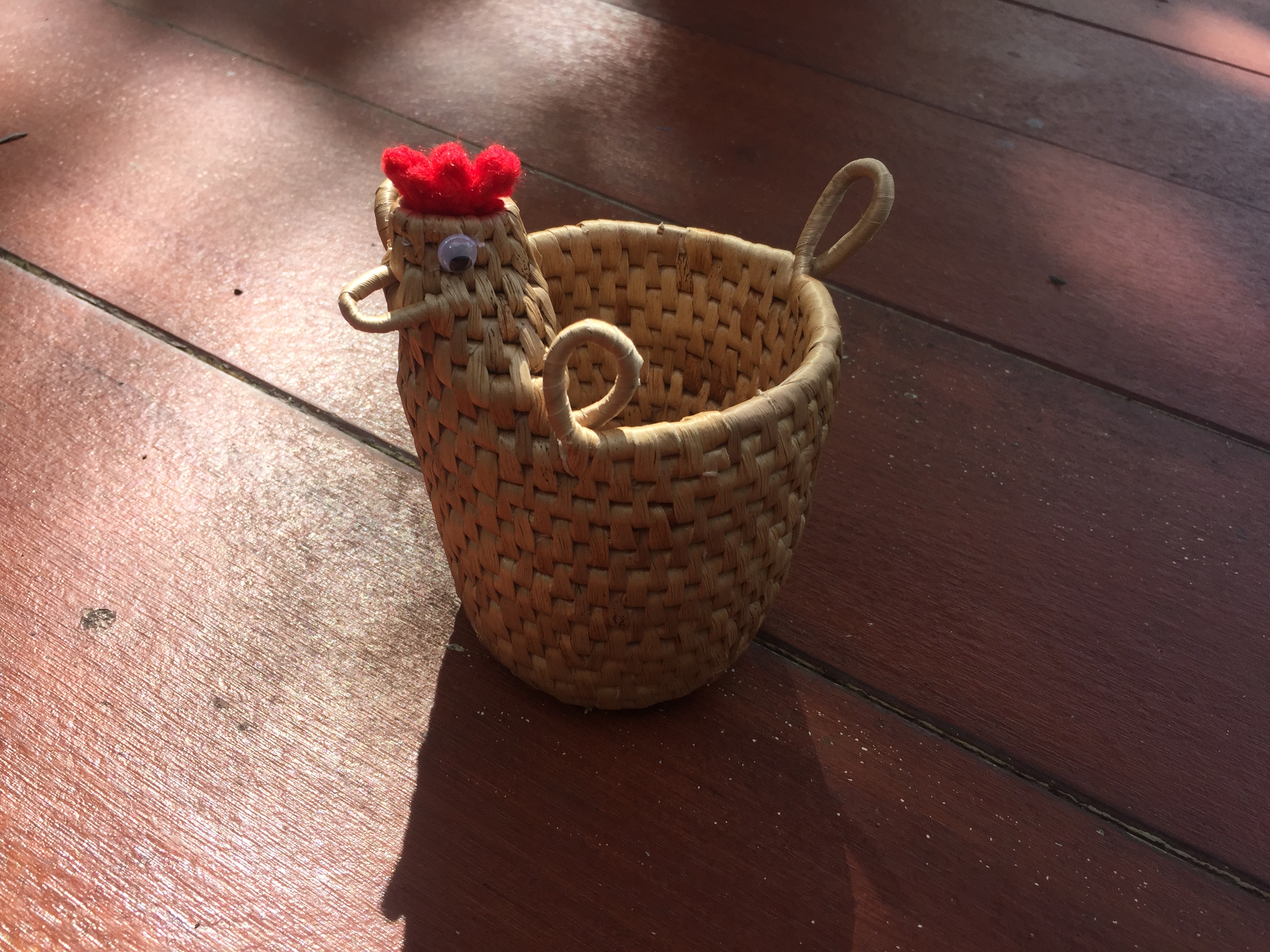 Water hyacinth wicker work - Tissue basket chicken