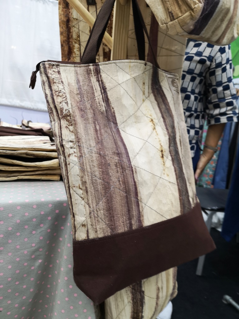 Productss from banana leaves - Hand bag with bottom cover