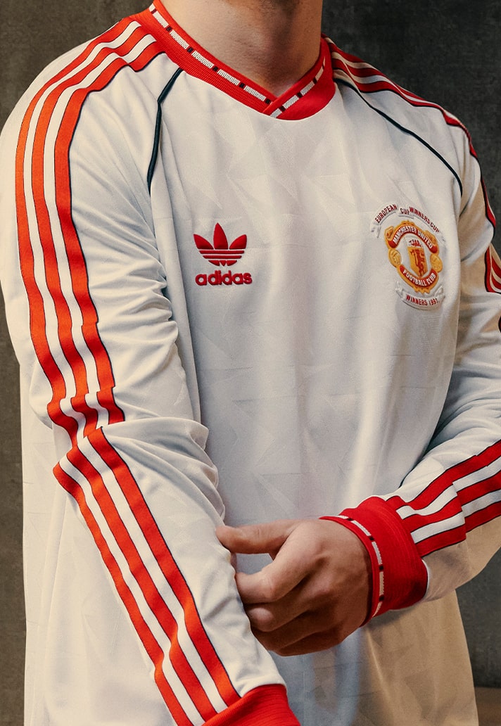 adidas Rilis Ulang Jersey Ikonik Manchester United 1991