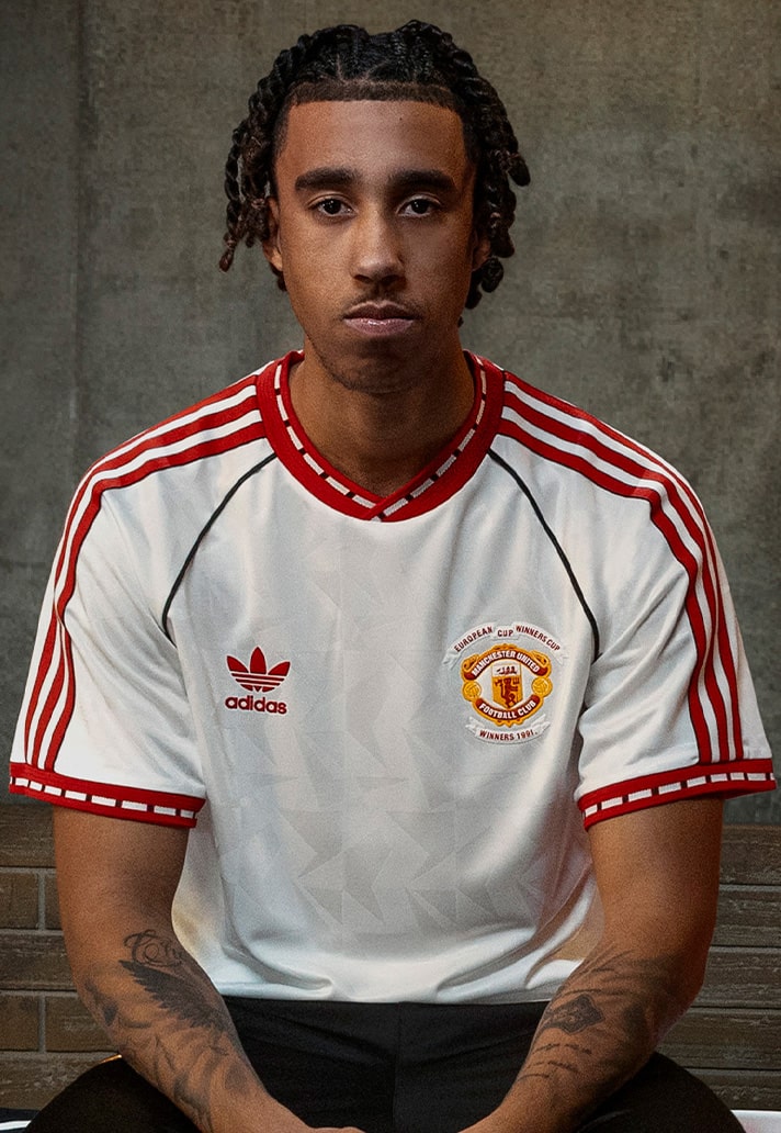 adidas Rilis Ulang Jersey Ikonik Manchester United 1991