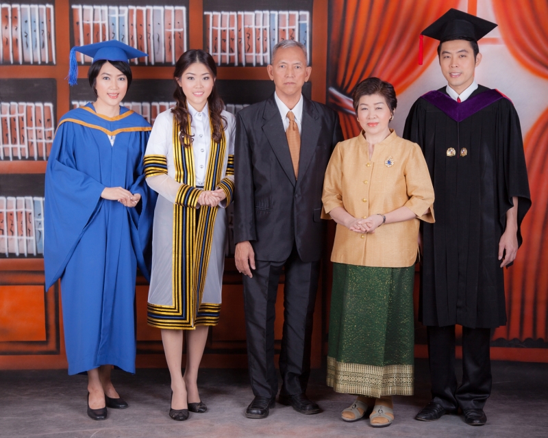 ถ่ายรูปครอบครัว