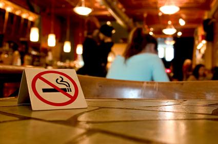 LA เริ่มแล้วห้ามสูบบุหรี่ในร้านอาหาร