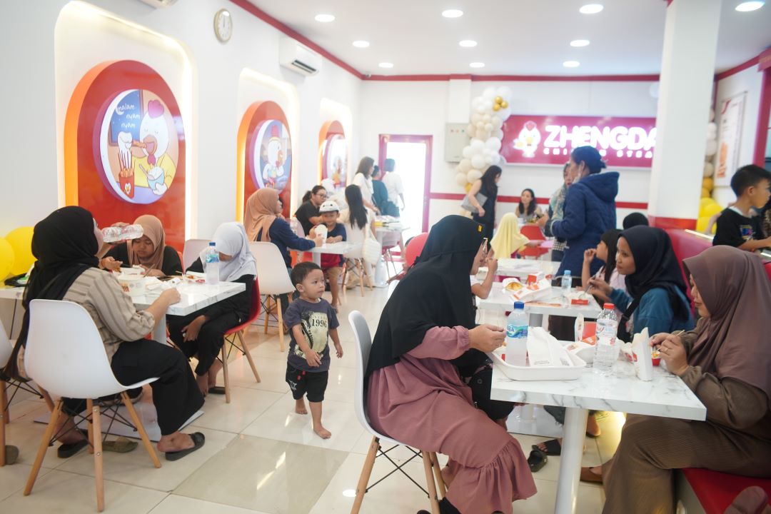 outlet ZHENGDA Cimindi ramai dengan pengunjung