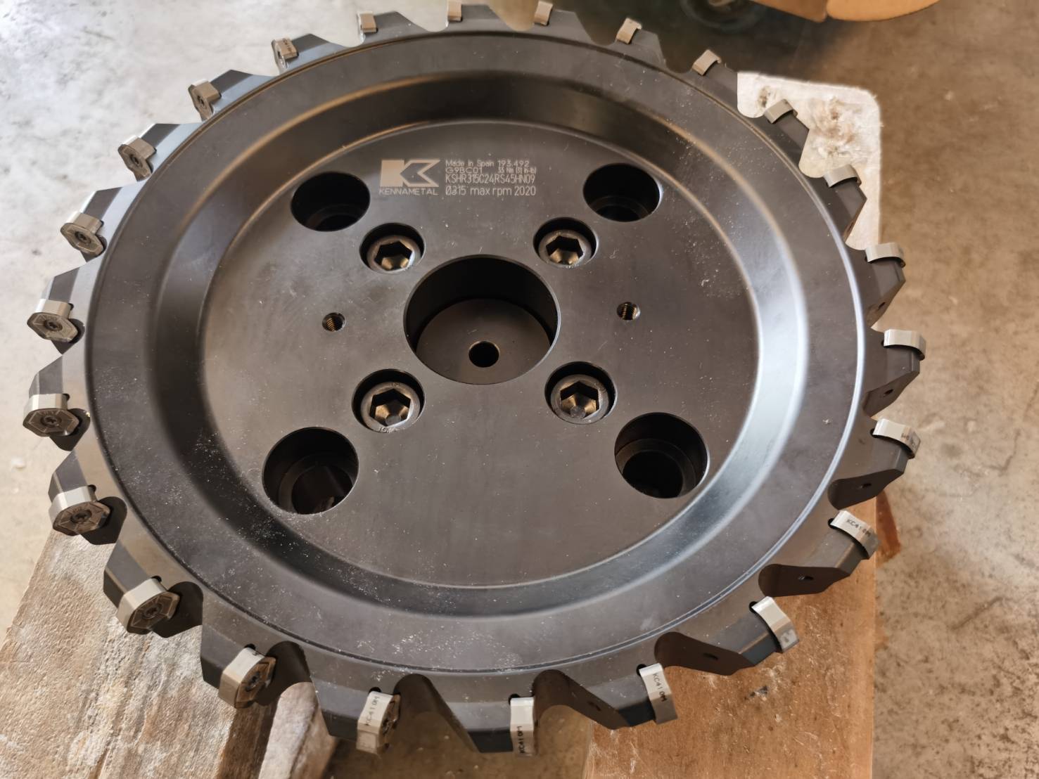 หัวกัดรุ่น Dodeka™ Series KENNAMETAL Face Milling Applications Made in Spain 193.492 G9B C01 3.5Nm(31 in-lb) Ø315 max rpm 2020