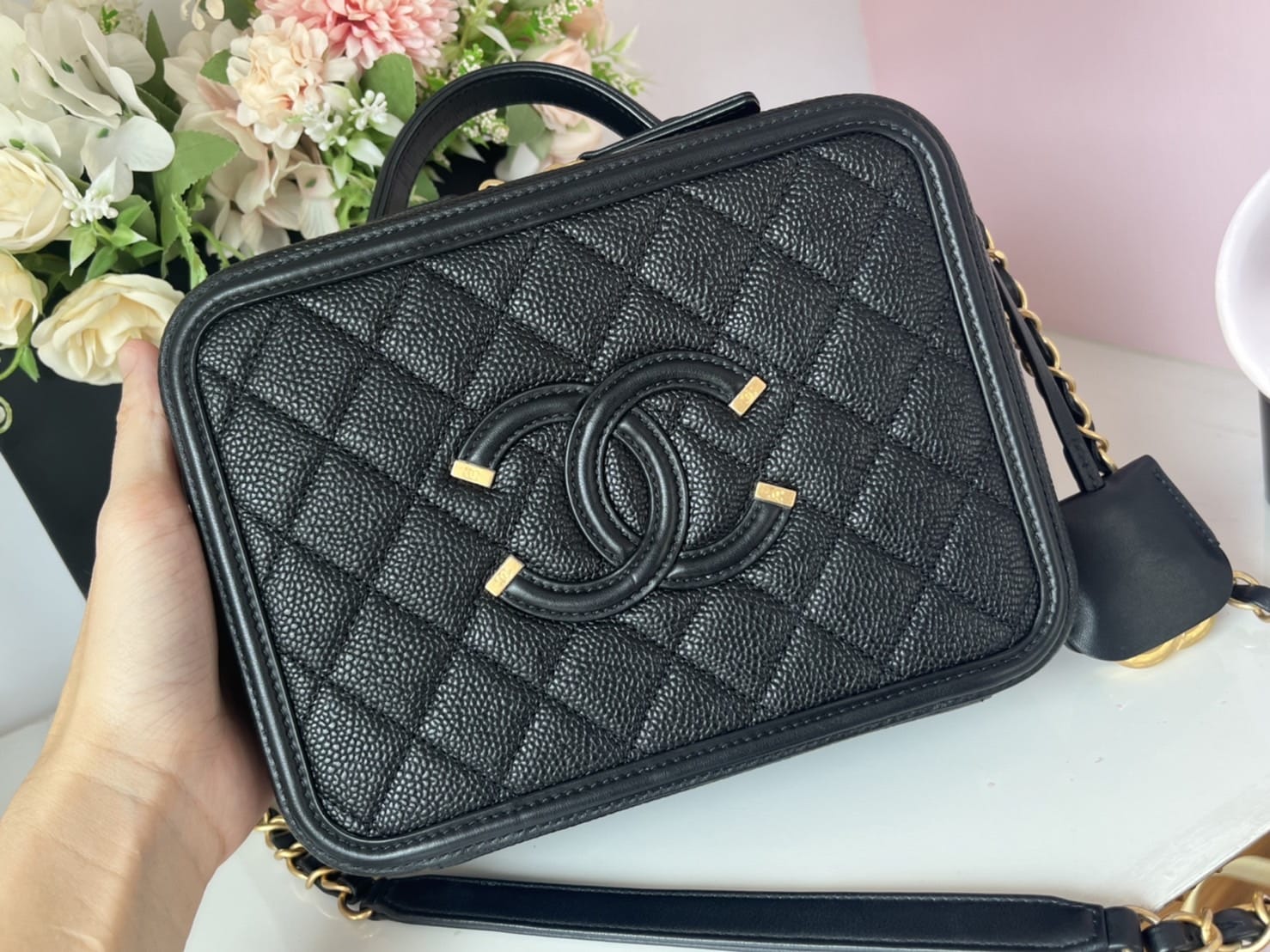 Chanel vanity store case 21cm