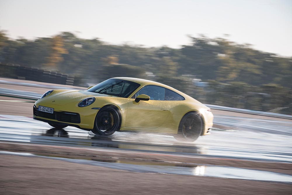 ปอร์เช่ 911 ใหม่ (The new Porsche 911) ที่สุดแห่งศักยภาพความปลอดภัยในการขับขี่ด้วย: Porsche Wet Mode