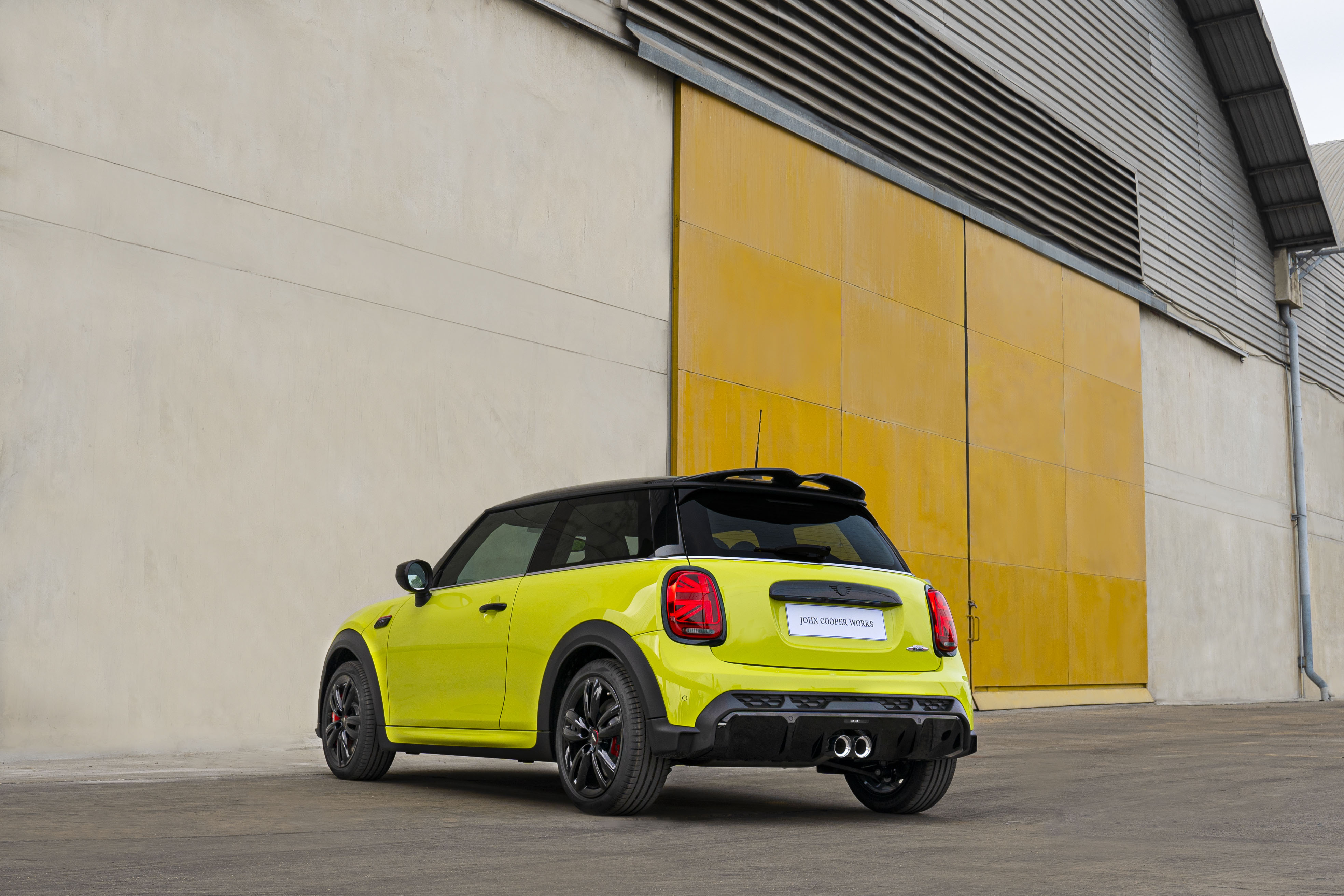 MINI John Cooper Works Hatch Classic เร้าใจมากยิ่งขึ้นด้วยสีใหม่ Zesty ...