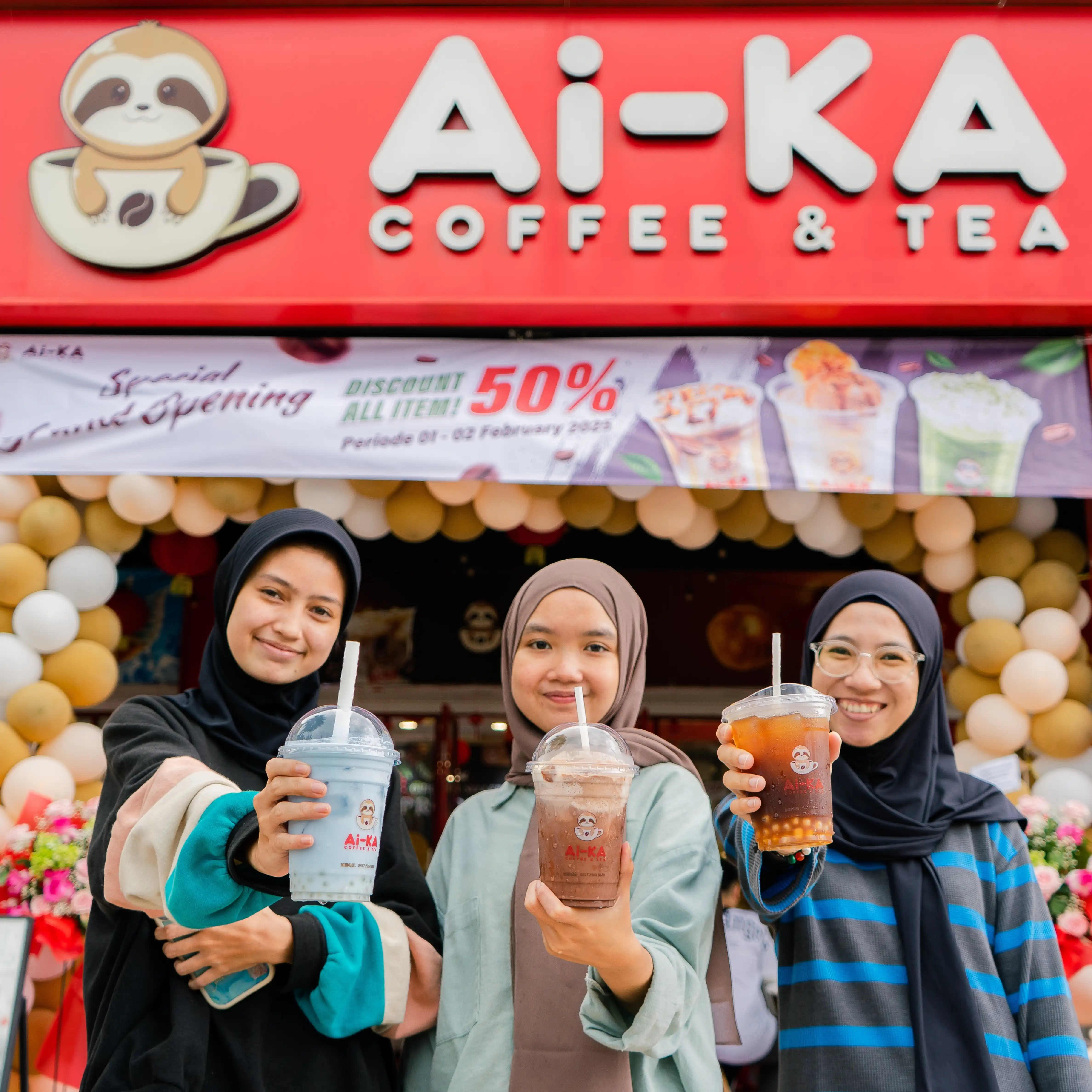 beberapa pembeli menikmati produk Ai-KA Coffee
