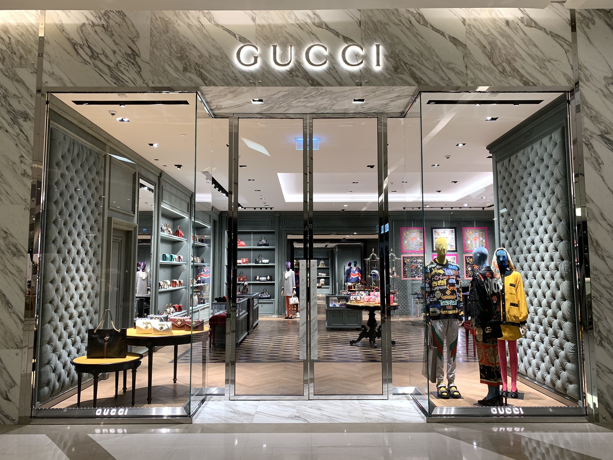 gucci paragon opening hours