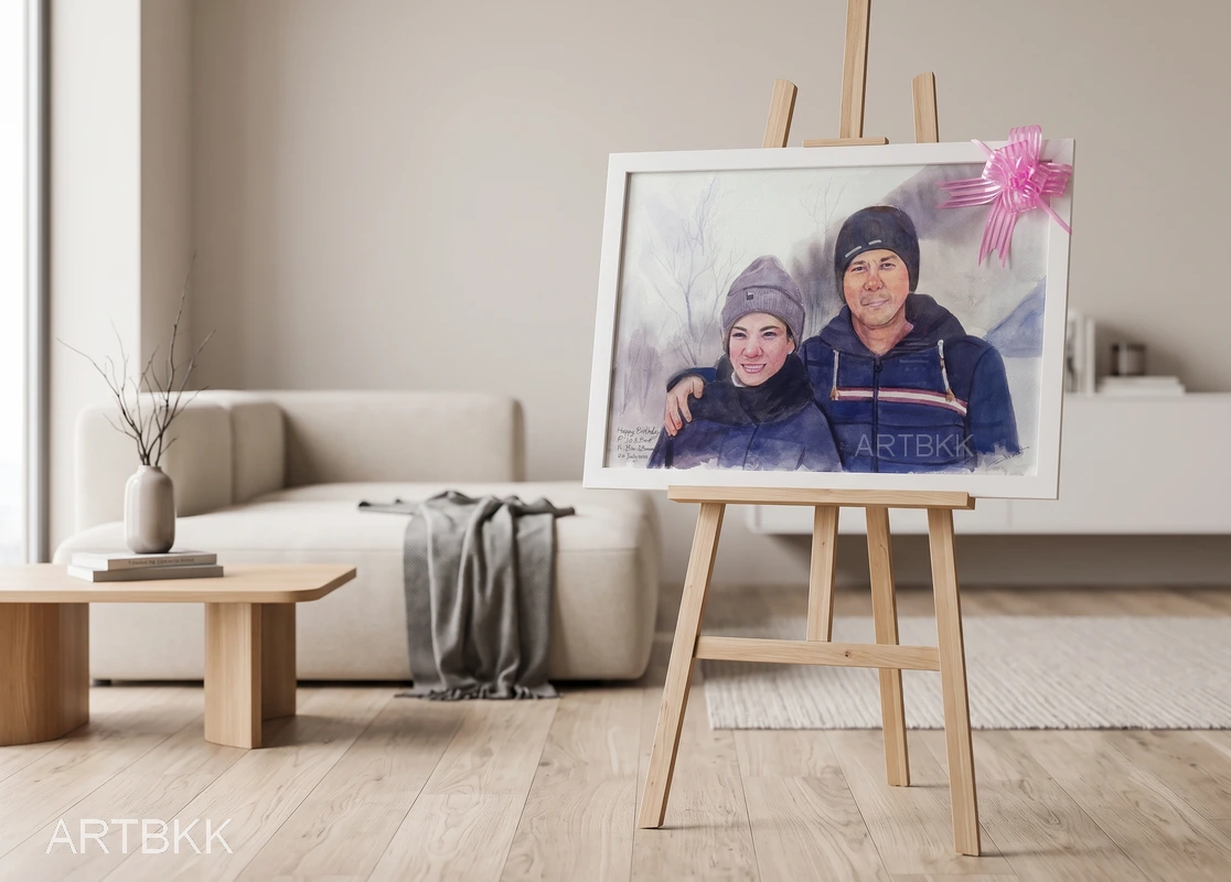 ภาพวาดสีน้ำคนเหมือนจริงของคู่รักในกรอบสีขาว พร้อมโบว์สีชมพู สำหรับเป็นของขวัญวันเกิด