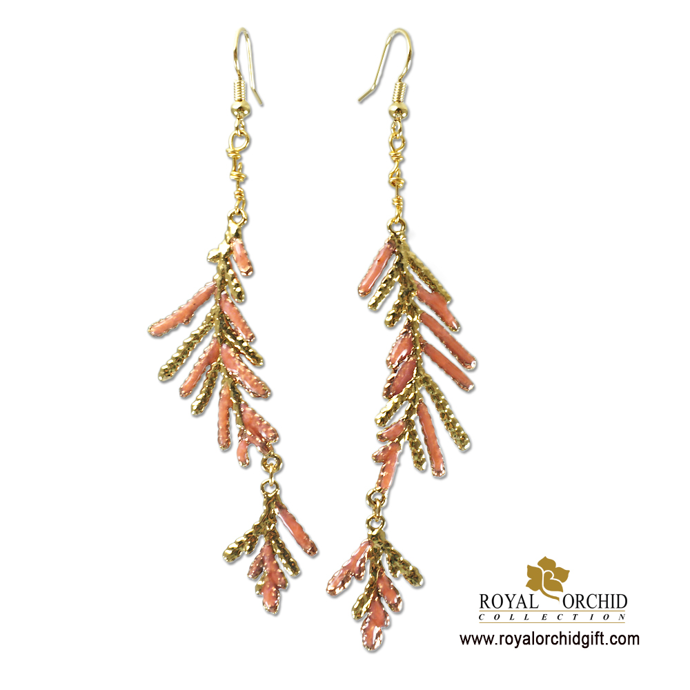ต่างหูแบบตะขอใบสนชุบทองและทาสี  / Gold Plated & Colored Cypress Leaf Earring