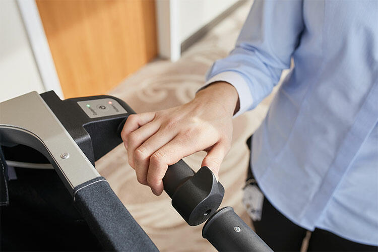 รถเข็นแม่บ้านทำความสะอาด รถเข็นติดตั้งล้อไฟ้า