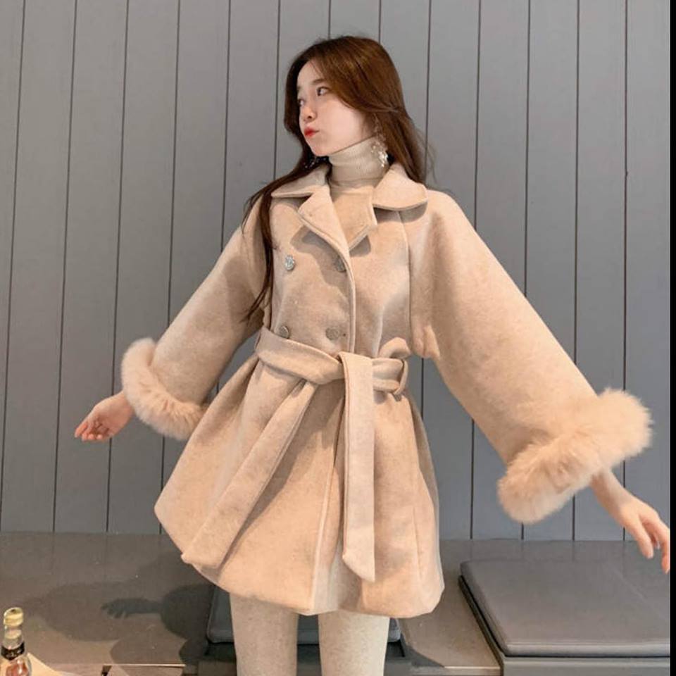 เช่าเสื้อโค้ทผู้หญิง รุ่น Fur Faux Lily white Swing Double Breasted Coat 904GCL349FACRF1