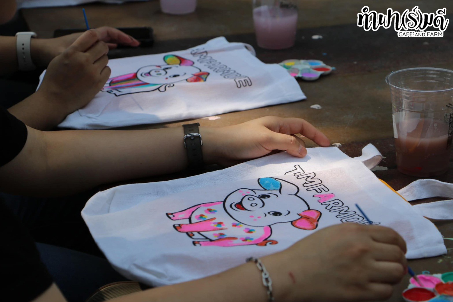 ระบายสีถุงผ้าทำฟาร์มดี