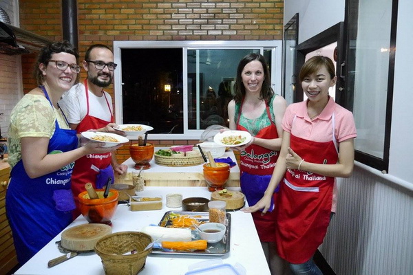โรงเรียนสอนทำอาหารไทย Galangal Cooking Studio (ครึ่งวันตอนเช้า)