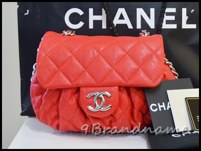Chanel Chain Around RED Lamb SHW กระเป๋าทรงสะพายยาว crossbody สีแดงสด ทรงน่ารักมากเลยคะ สภาพสวยเหมือนใหม่ค่า
