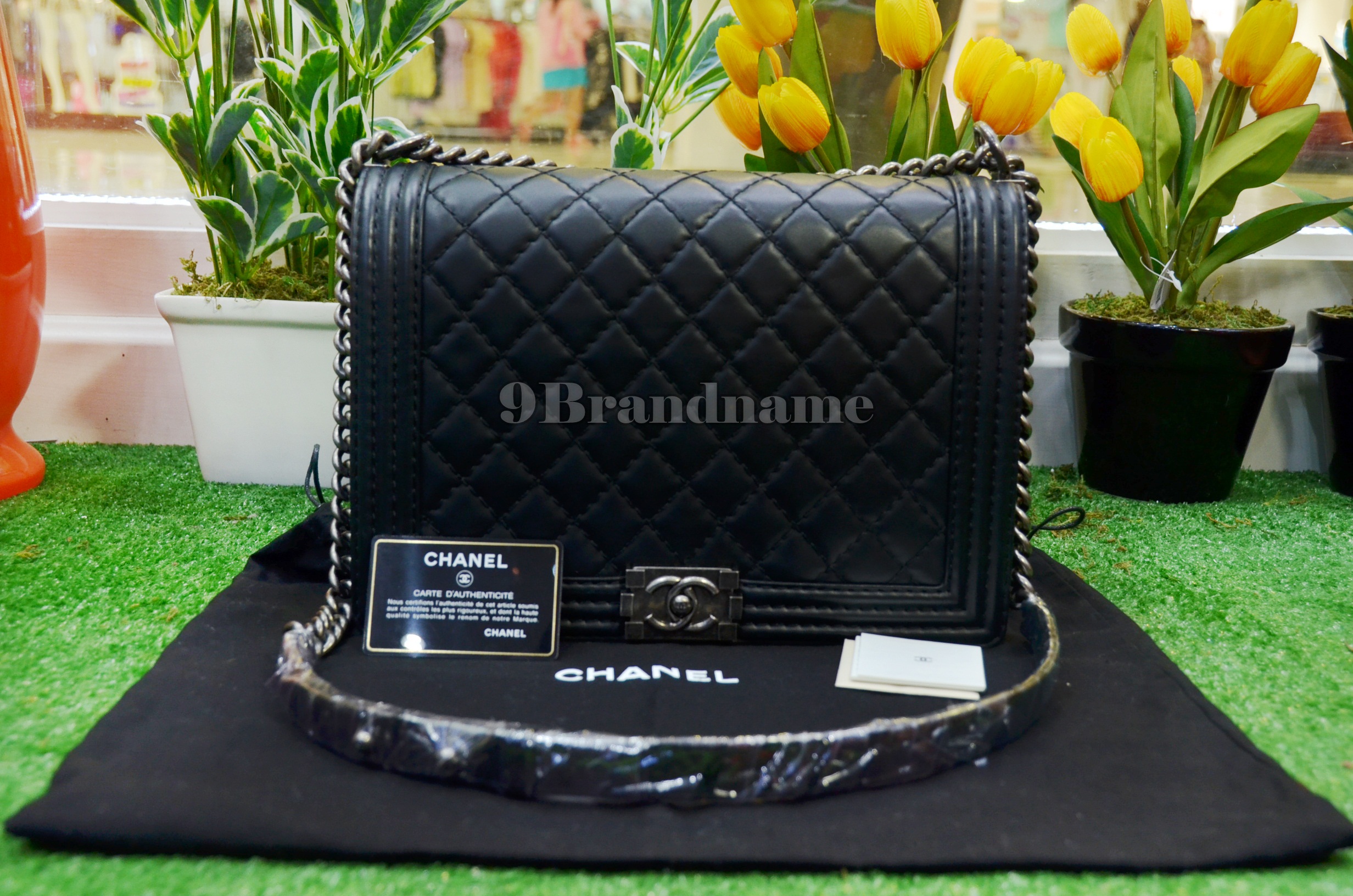 Chanel Boy Calf Black 12 Jumbo SHW - Used Authentic Bag กระเป๋ารุ่นนิยม ไซน์ใหญ่ หนัววัว อะไหล่เงินรมดำ มือสองสภาพดีมาก