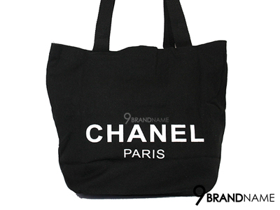 Chanel bag  chanel paris canvas tote  shopping bag vip limited gift  -  Authentic Bag กระเป๋าทรงชอปปิ้ง ผลิตพิเศษ สำหรับเครื่องสำอางชาแนล  ทำจากผ้า พับเก็บได้  ใช้สะดวกสุดๆค่า มีโลโก้ชาแนลขาวสกรีนด้านหน้า