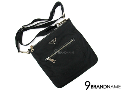 Preda Messenger Bag Tessuto Black SHW - Used Authentic Bag กระเป๋า พราด้า ผ้าร่ม ครอสบอดี้ ใบเล็ก ทรงแบน น้ำหนักเบา ใช้งานสะดวก สายปรับสั้นยาวได้ ของแท้ มืองสอง สภาพดีค่ะ