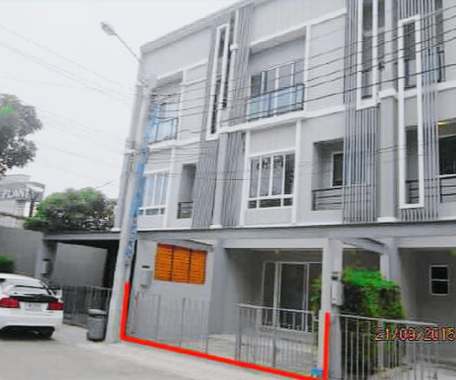 Townhouse for sale in Patio Phatthanakan, Thanon Phatthanakan, Suan Luang.