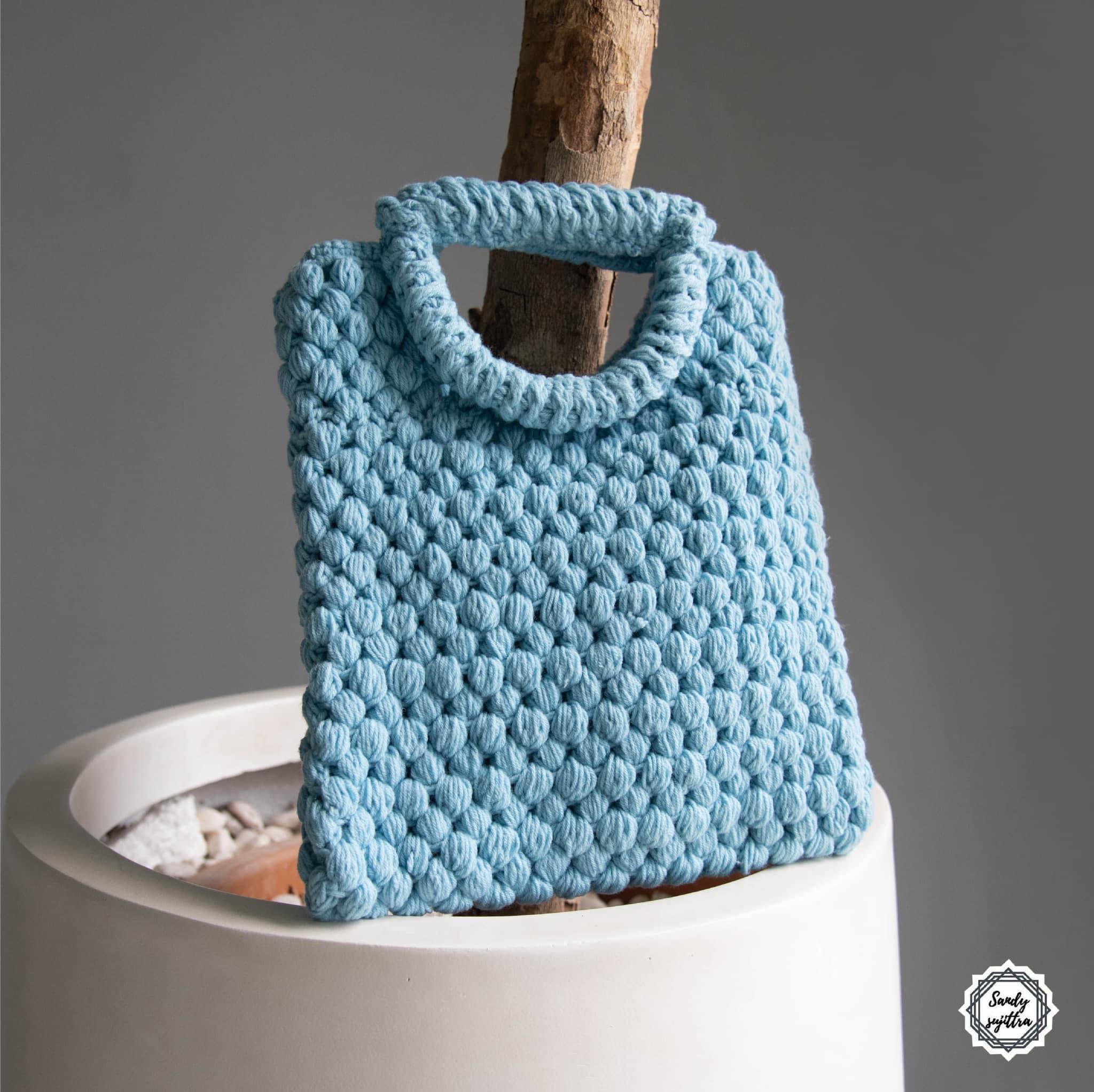 Crochet 02 กระเป๋าถักไหมพรมโครเช สีฟ้า