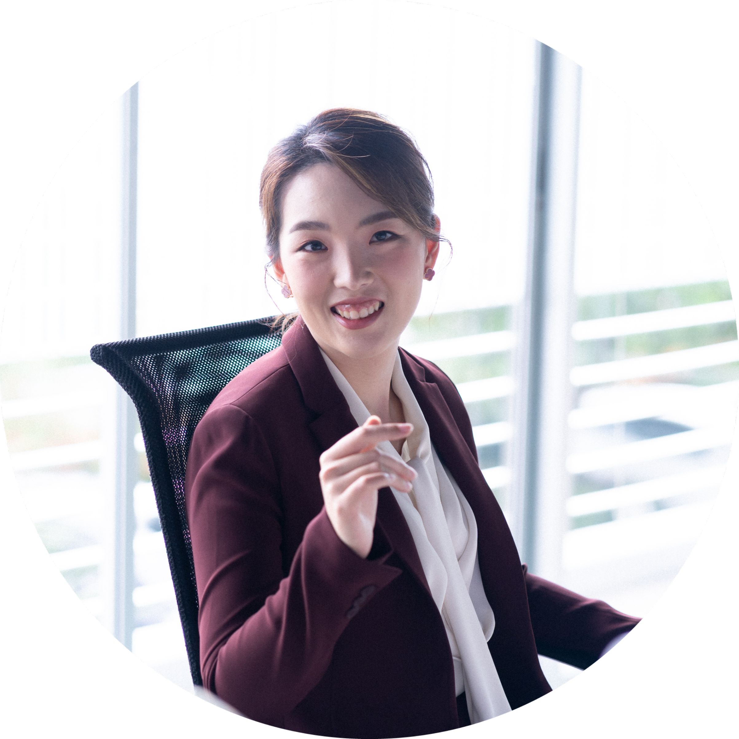 คุณจิณณรักษ์ เจตน์รังสรรค์ (โบว์) CFP® Co-Founder & Senior Financial Planner คุณจิณณรักษ์ เจตน์รังสรรค์ (โบว์) CFP® Co-Founder & Senior Financial Planner