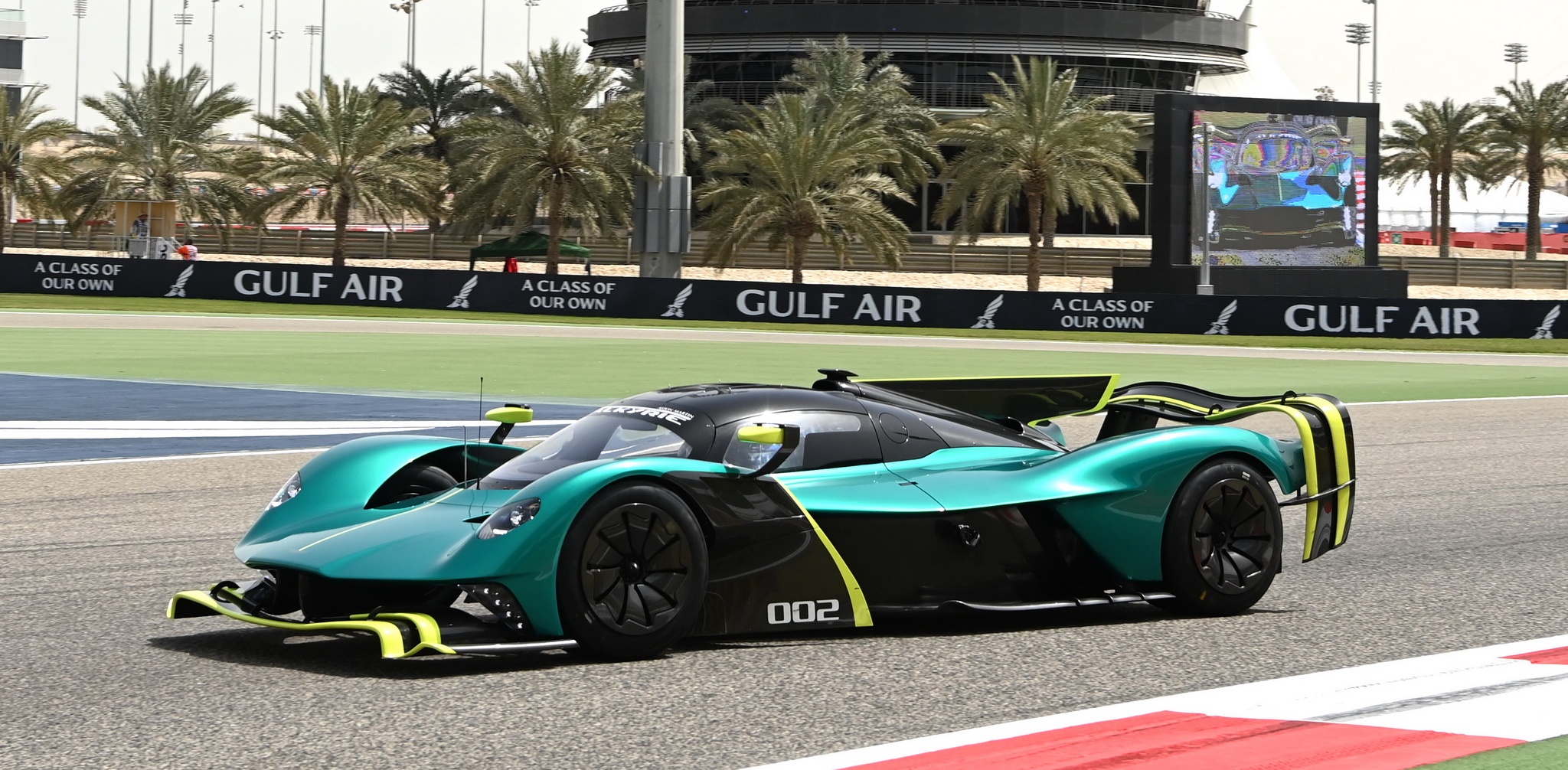 มาชม Aston Martin Valkyrie AMR PRO ซัดโหด!! ในสนามแข่ง Gulf Air Bahrain Grand Prix