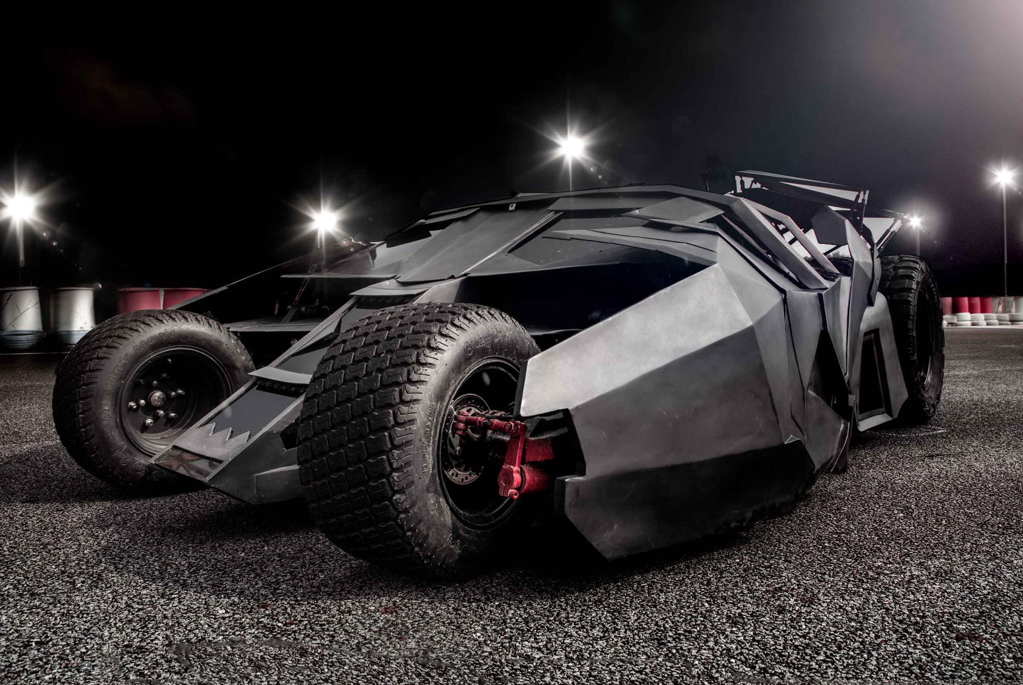 นี่คือ Batmobile พลังไฟฟ้าคันแรกในโลก และคุณสามารถซื้อมันได้แล้ว!!