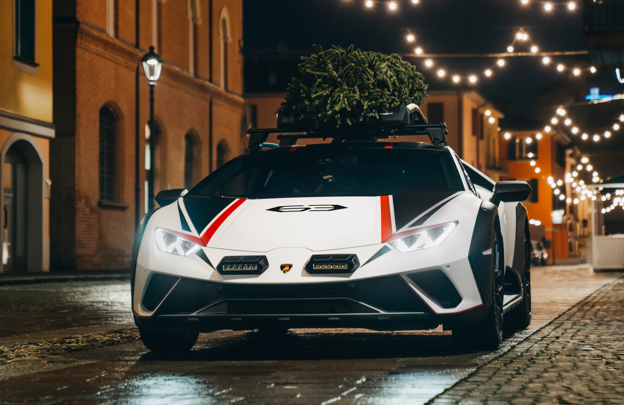 Lamborghini ขอส่งความสุขให้ทุกคนช่วง Holiday ด้วยคลิปวิดีโอนี้!!