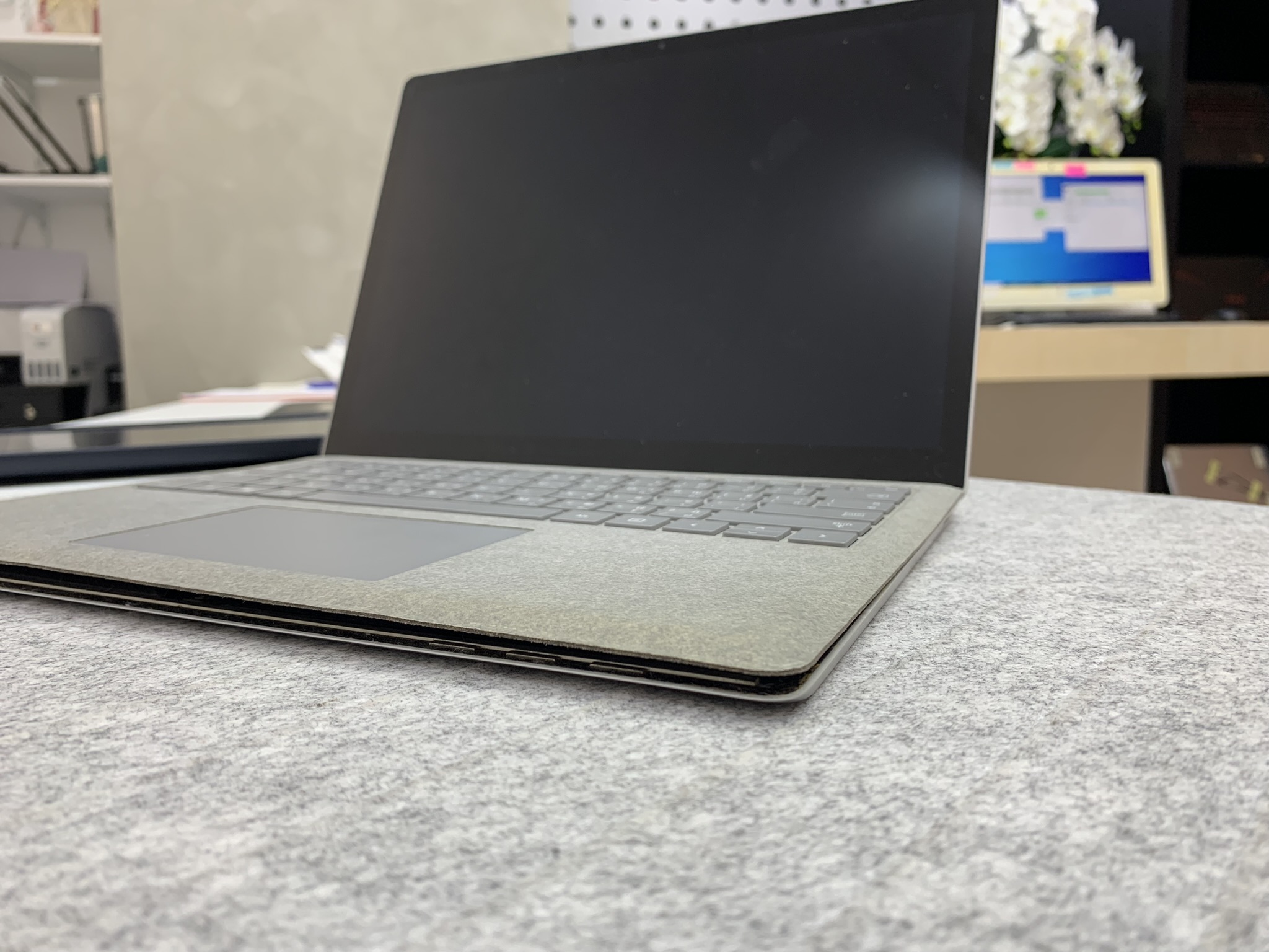Surface Laptop คีย์บอร์ดอ้า