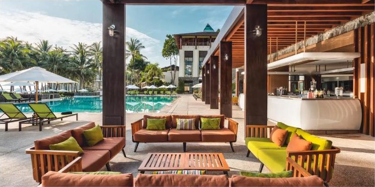 บาร์ริมสระที่ Club Med Bintan Island