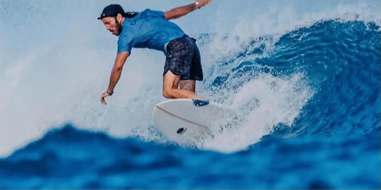 นักเซิร์ฟบนคลื่นที่มัลดีฟส์ ภาพจาก Club Med Kani