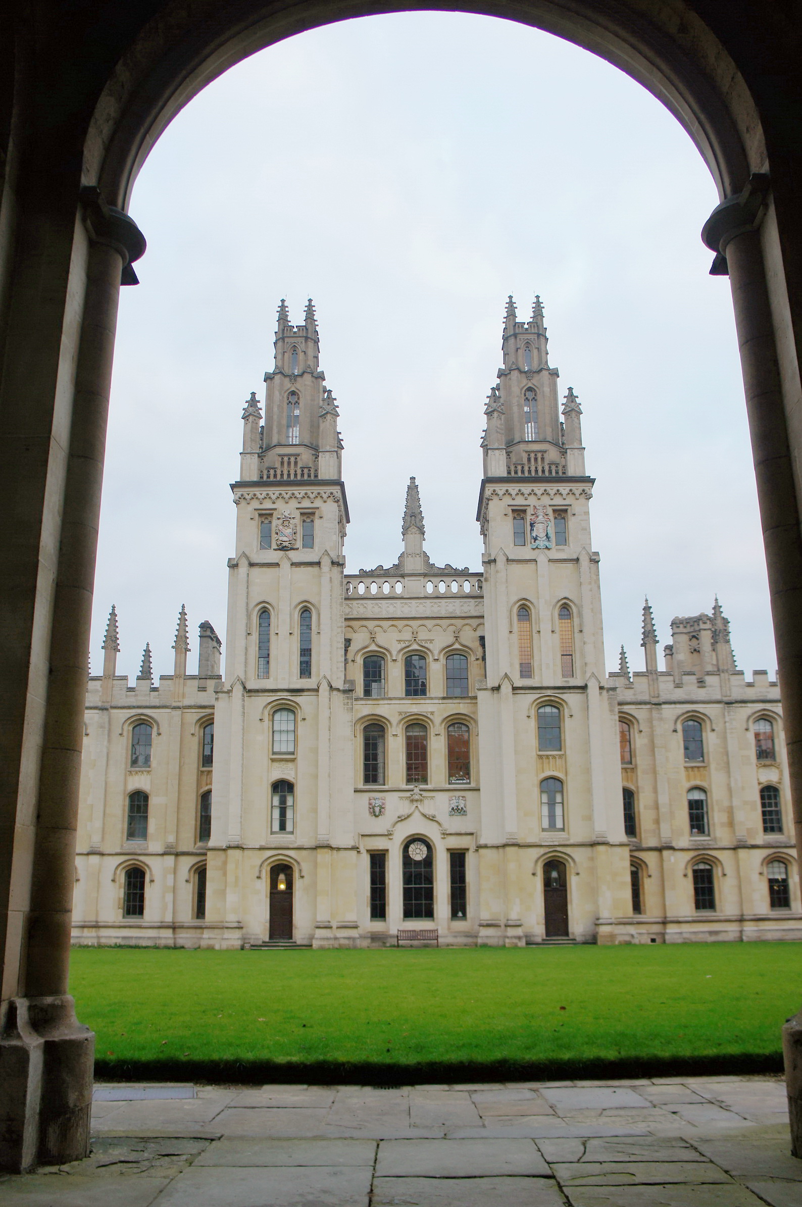 Campus Tour at Oxford, UK - expstudyuk