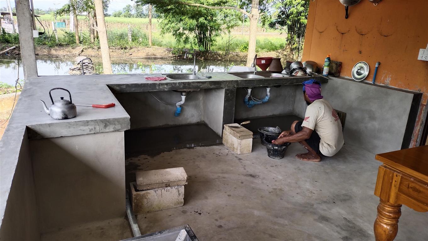 ต่อเติมครัวไทยหลังบ้านพร้อมเคาน์เตอร์ต้นทุนต่ำ