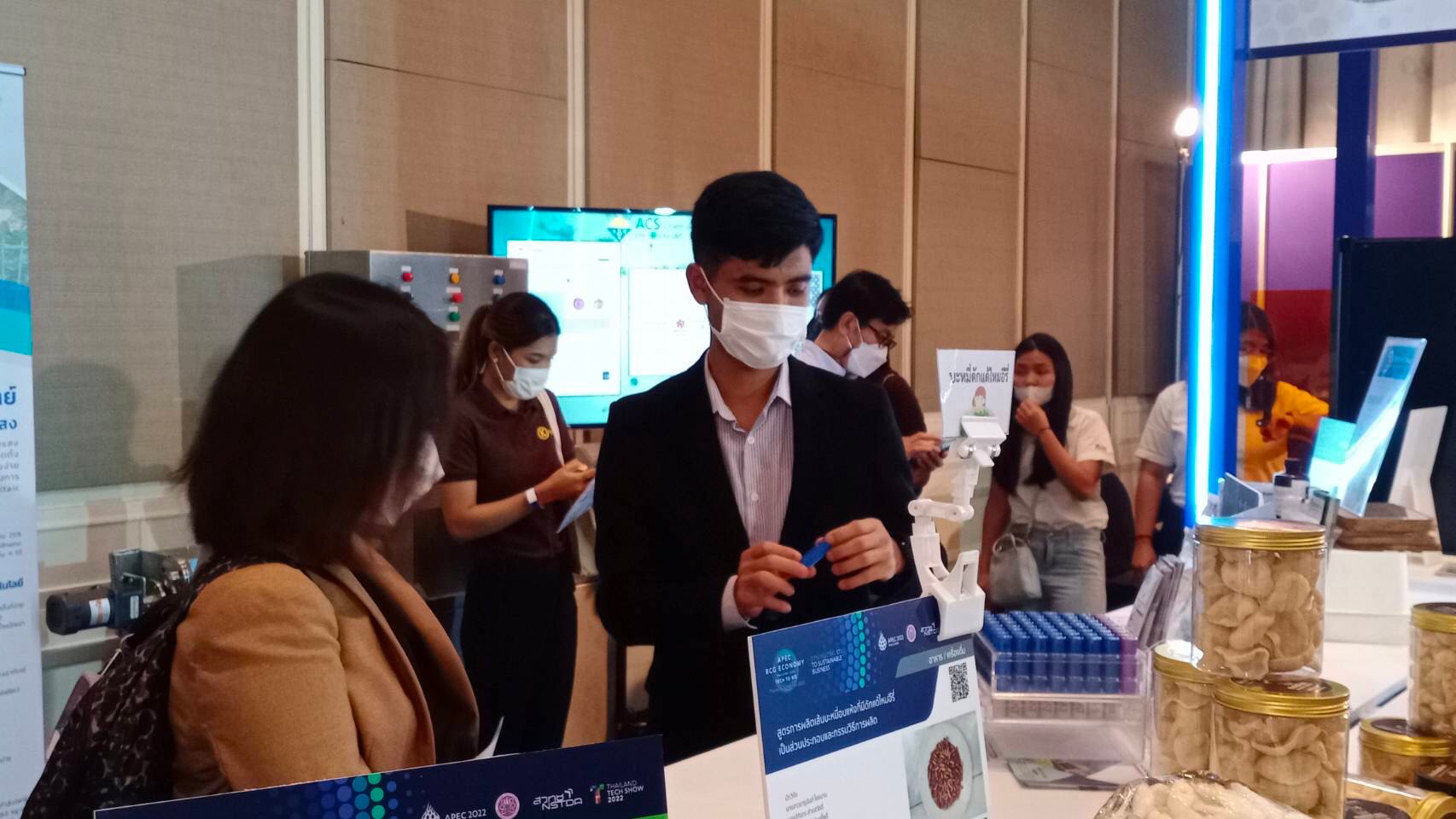 CEST@APEC BCG Economy Thailand 2022 Our team Mr. Surasak Kaenket is busy showing our energy storage technology (VISBAT) at APEC BCG Economy Thailand 2022: Tech to Biz” at Centara Grand at Central Ladprao on 10-12 October 2022