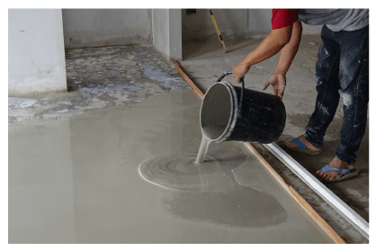 การเตรียมพื้นปูกระเบื้องยาง ขั้นตอน 4 ปรับระดับให้เรียบด้วยปูนปรับระดับ