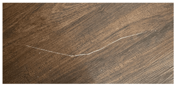 ข้อเสียรอยขีดข่วนบนพื้นไวนิล