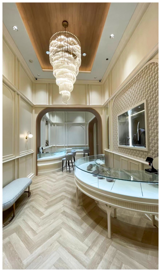 พื้นกระเบื้องยางลายก้างปลาสีไม้อ่อนในร้านหรูหรา 	พื้นกระเบื้องยางลายก้างปลาสีไม้อ่อนในร้านหรูหรา