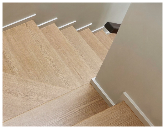 บันไดสำเร็จรูปไม้สไตล์โมเดิร์น