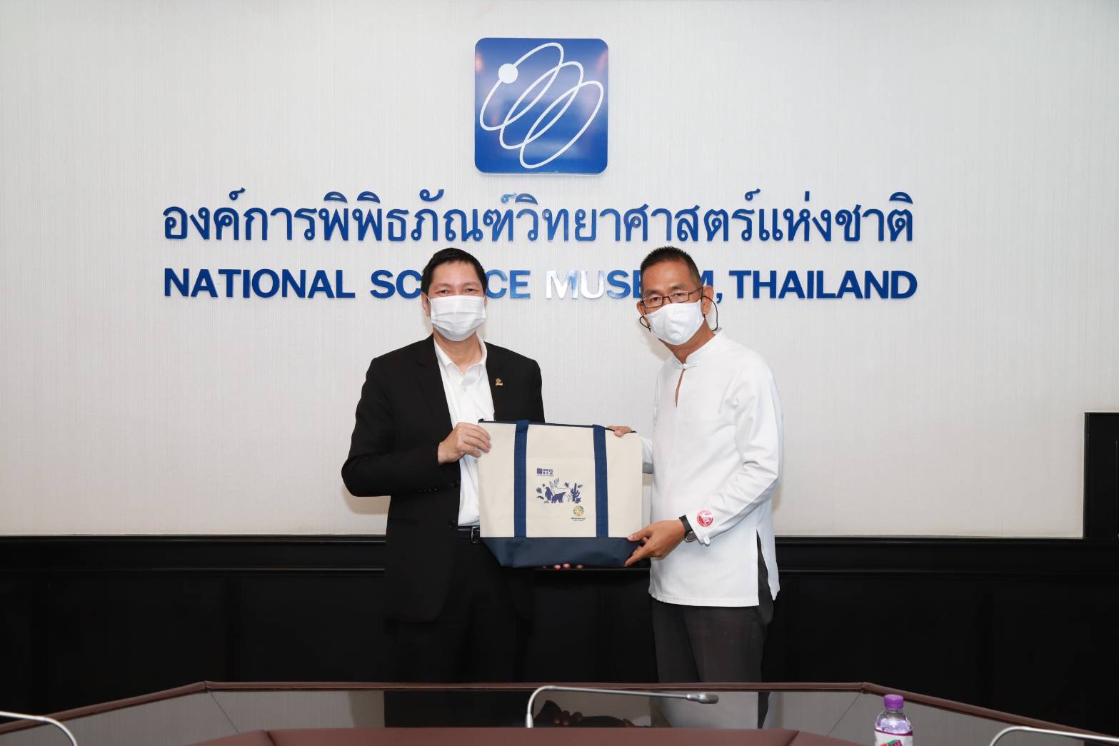 นายชัยวัฒน์ ชื่นโกสุม ผู้ว่าราชการจังหวัดปทุมธานี เยี่ยมชม ...