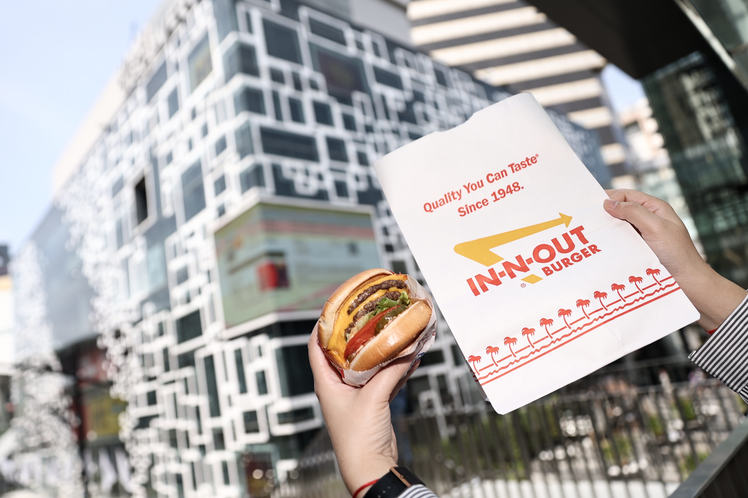 N-N-OUT Burger เปิดบริการในแบบเอ็กซ์คลูซีฟ ที่ สยามดิสคัฟเวอรี่ สร้างปรากฏการณ์คิวนักชิมแน่นสยาม
