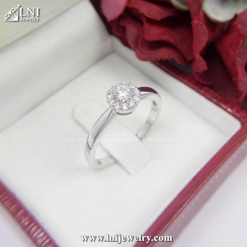 WD4215 Halo Diamond Ring