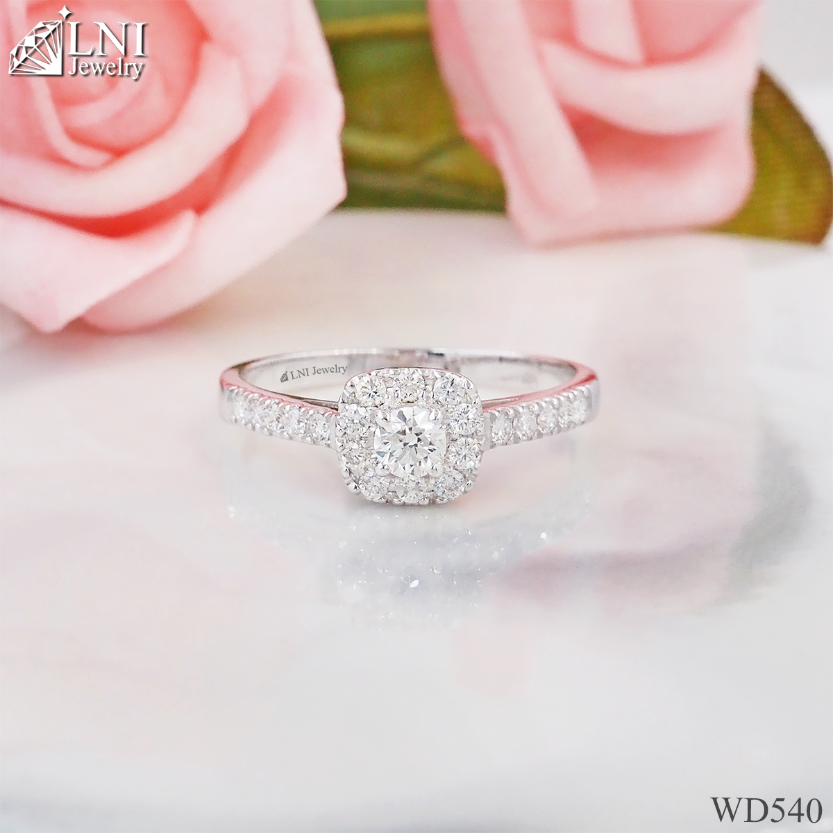 WD540 Halo Diamond Ring