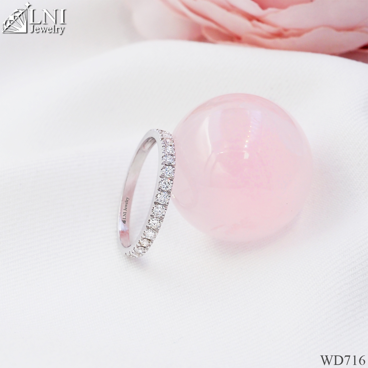 WD716 Band Diamond Ring