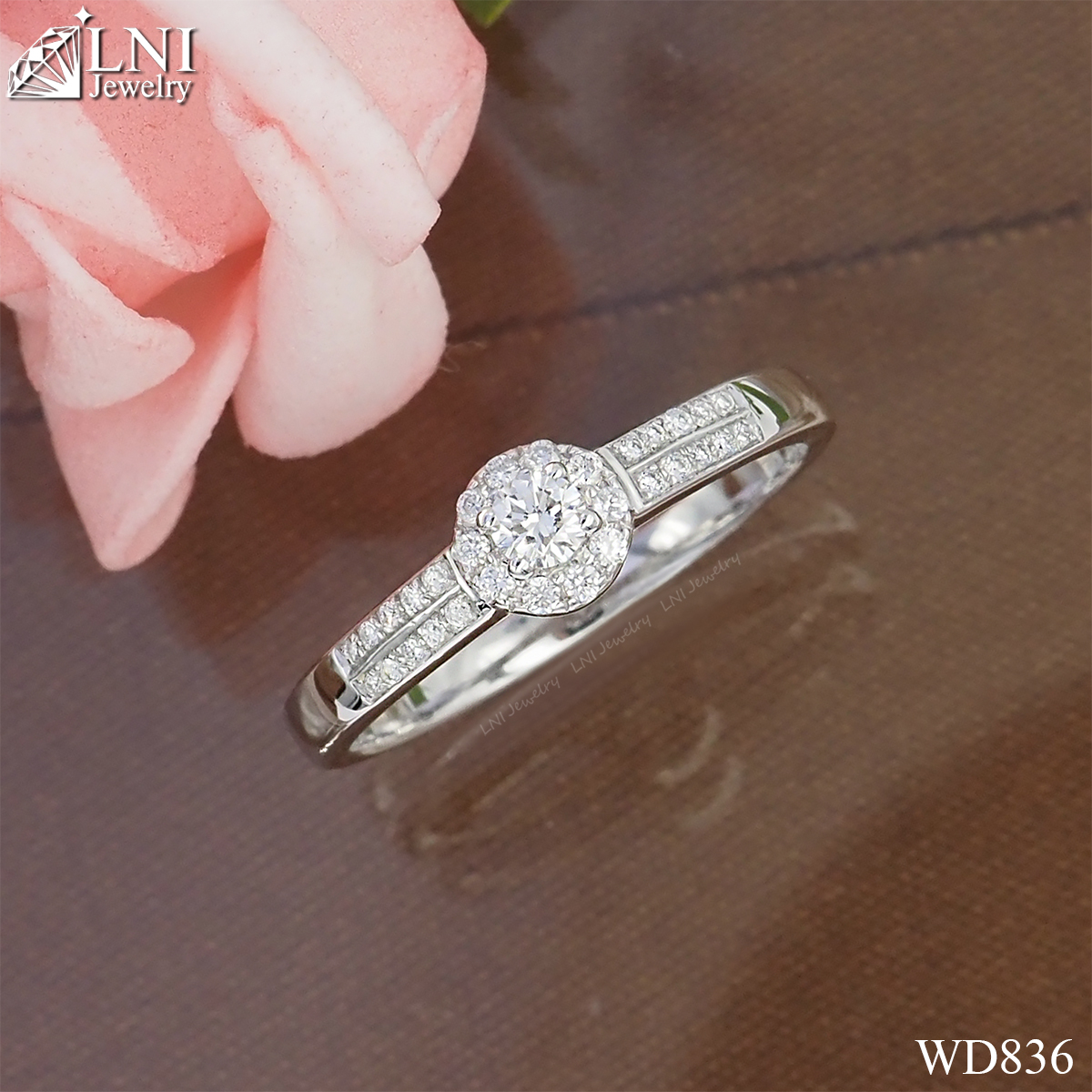 WD836 Halo Diamond Ring