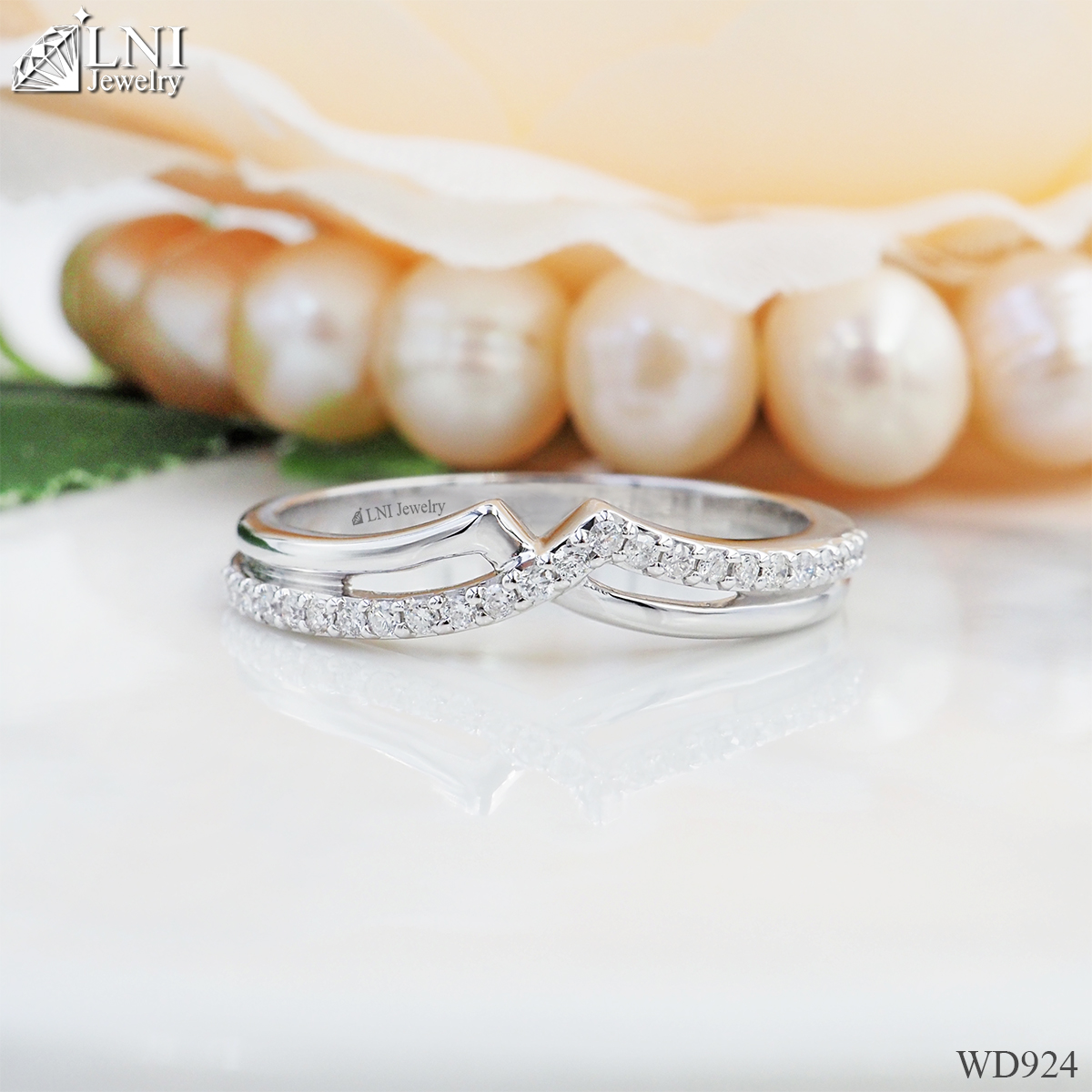 WD924 Band Diamond Ring