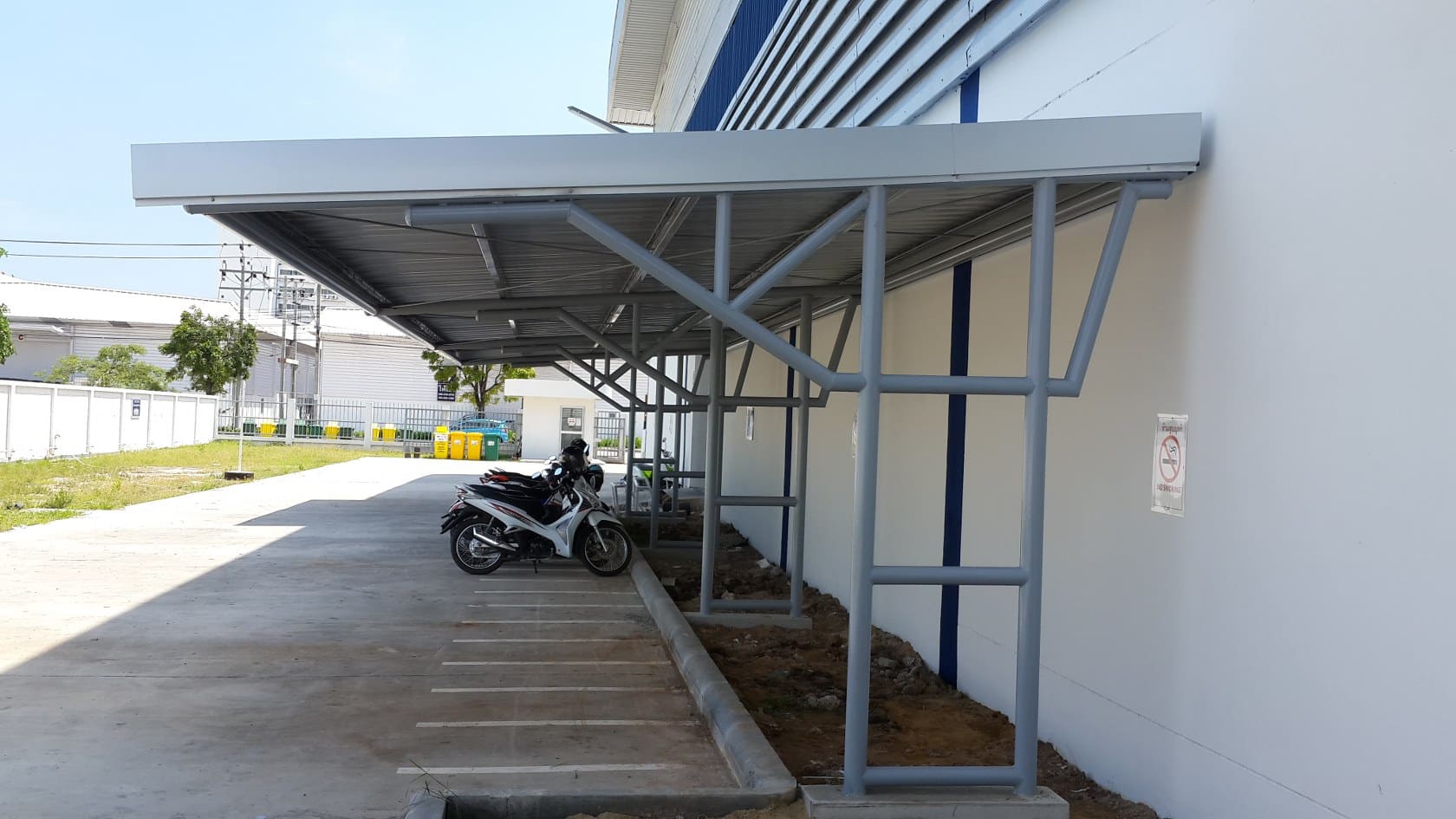 โรงจอดรถข้างบ้าน