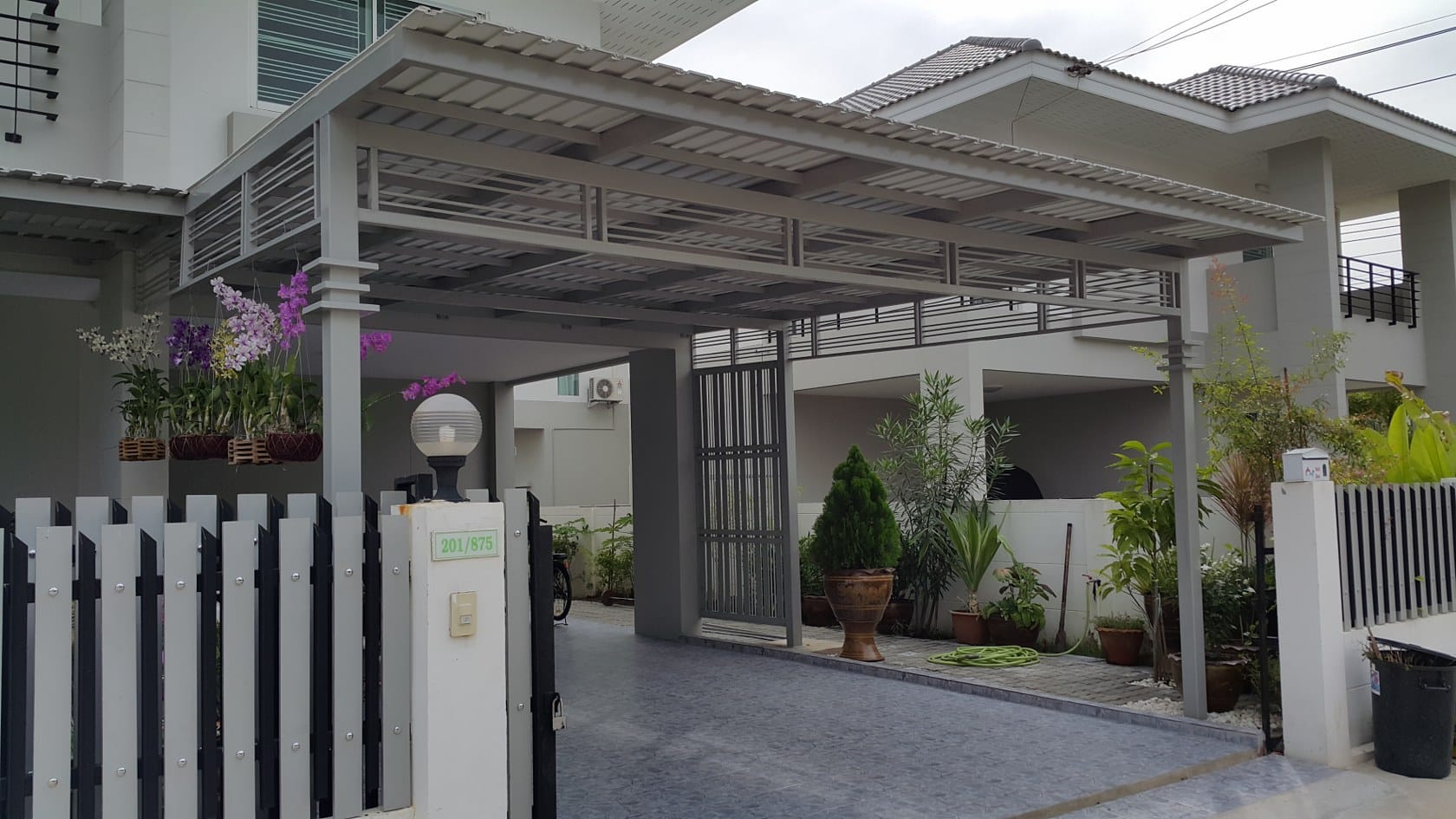 ต่อเติมโรงจอดรถหน้าบ้าน