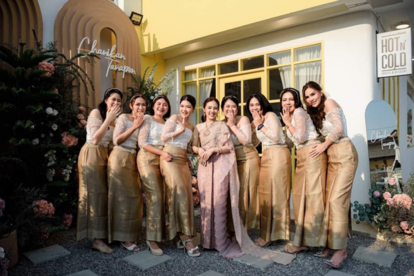 ชุดเพื่อนเจ้าสาว ชุดเพื่อนเจ้าสาว