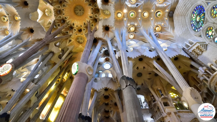 interior Sagrada Família2